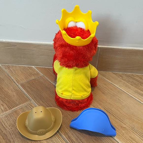 Let’s Imagine Talking/Singing Elmo - Picture 2 of 2